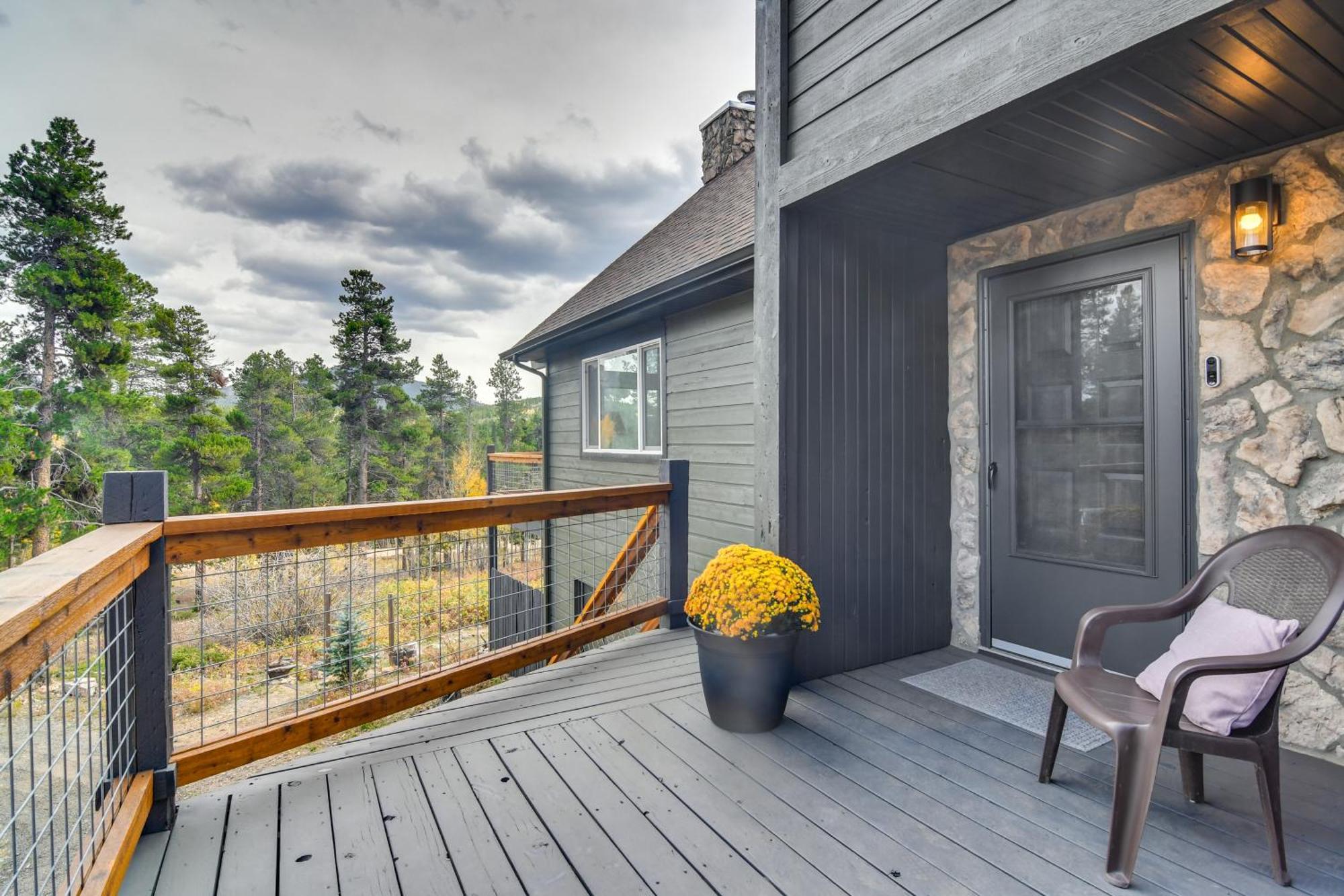 Spacious Black Hawk Home With Deck And Mountain Views! Exterior photo